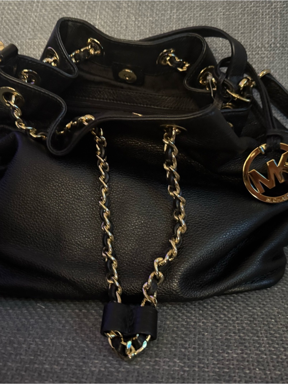 Michael Kors Black Leather Shoulder Bag with Gold Chain Straps - Picture 5 of 5